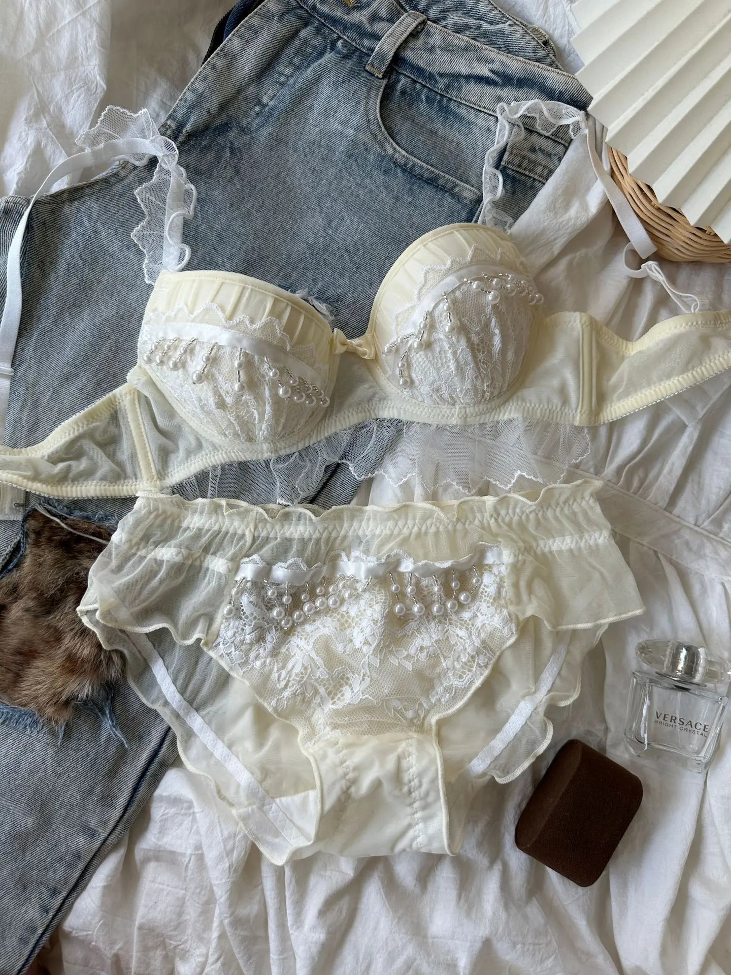Beaded lingerie briefs comfortable lace without steel ring lifting up the support of light Underwear