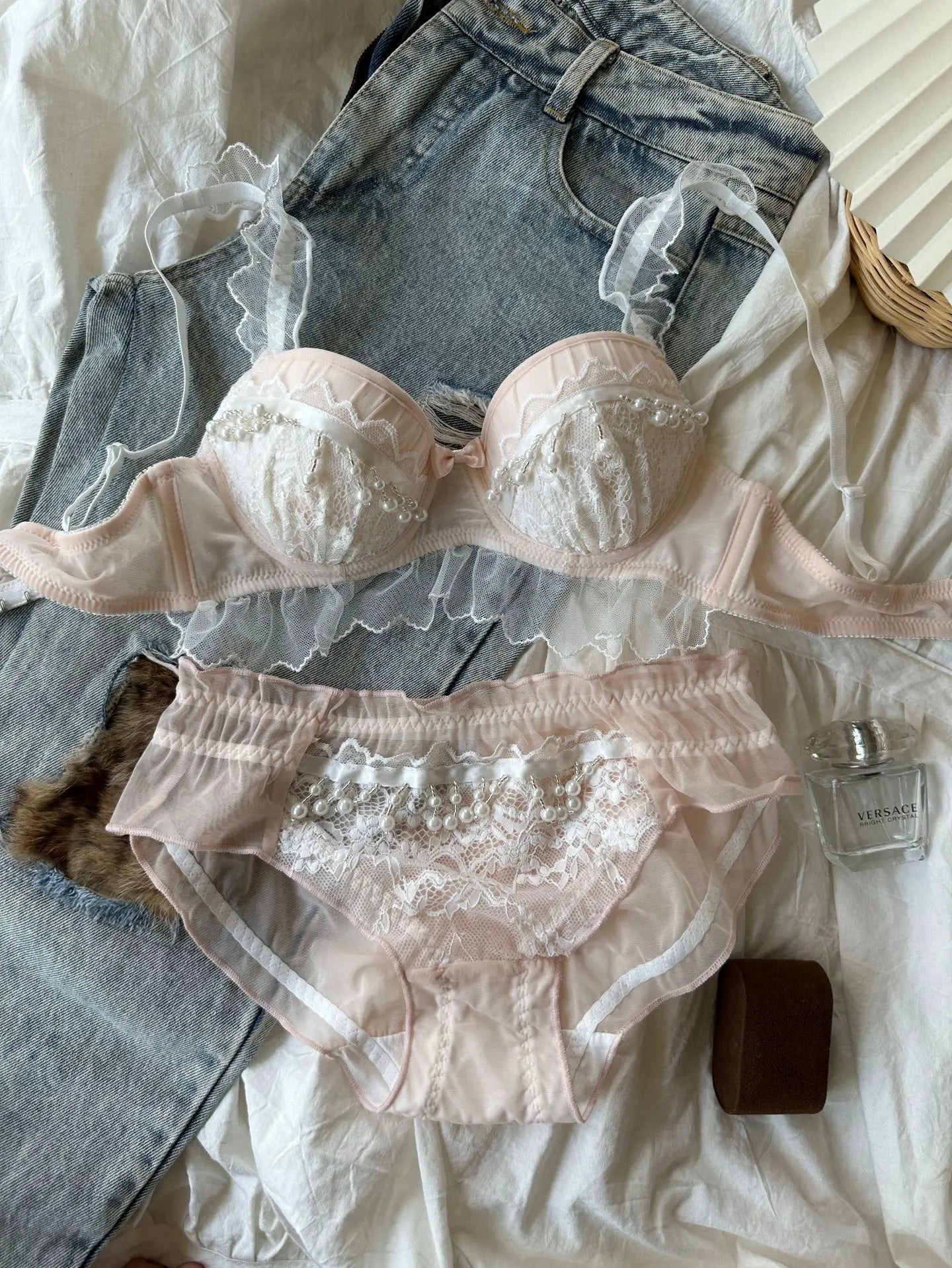 Beaded lingerie briefs comfortable lace without steel ring lifting up the support of light Underwear