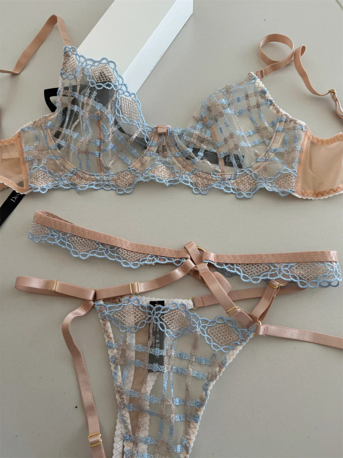Charming lace lingerie silk thin sexy thin steel ring top support gathered bra Set