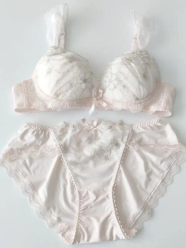 **Embroidered Floral Lace Low-Cut Japanese-Style Lingerie Set