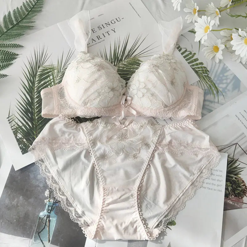 **Embroidered Floral Lace Low-Cut Japanese-Style Lingerie Set