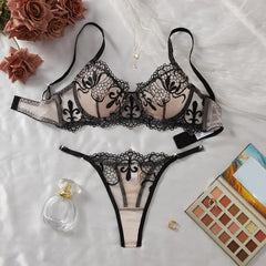 Embroidery double into cups gathered lingerie effect see-through mesh three-point Underwear