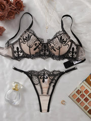 Embroidery double into cups gathered lingerie effect see-through mesh three-point Underwear