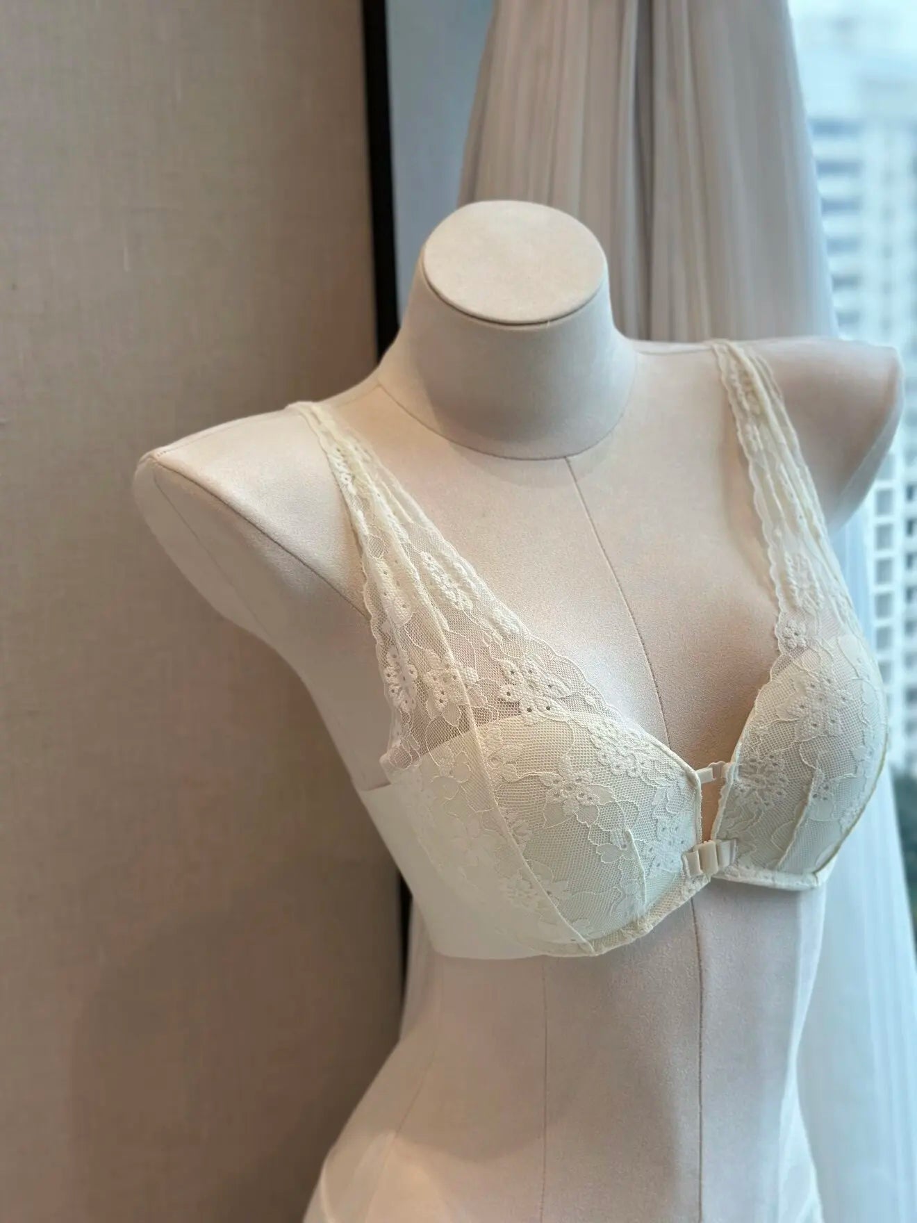 French Deep V Lace Front-Closure Bra