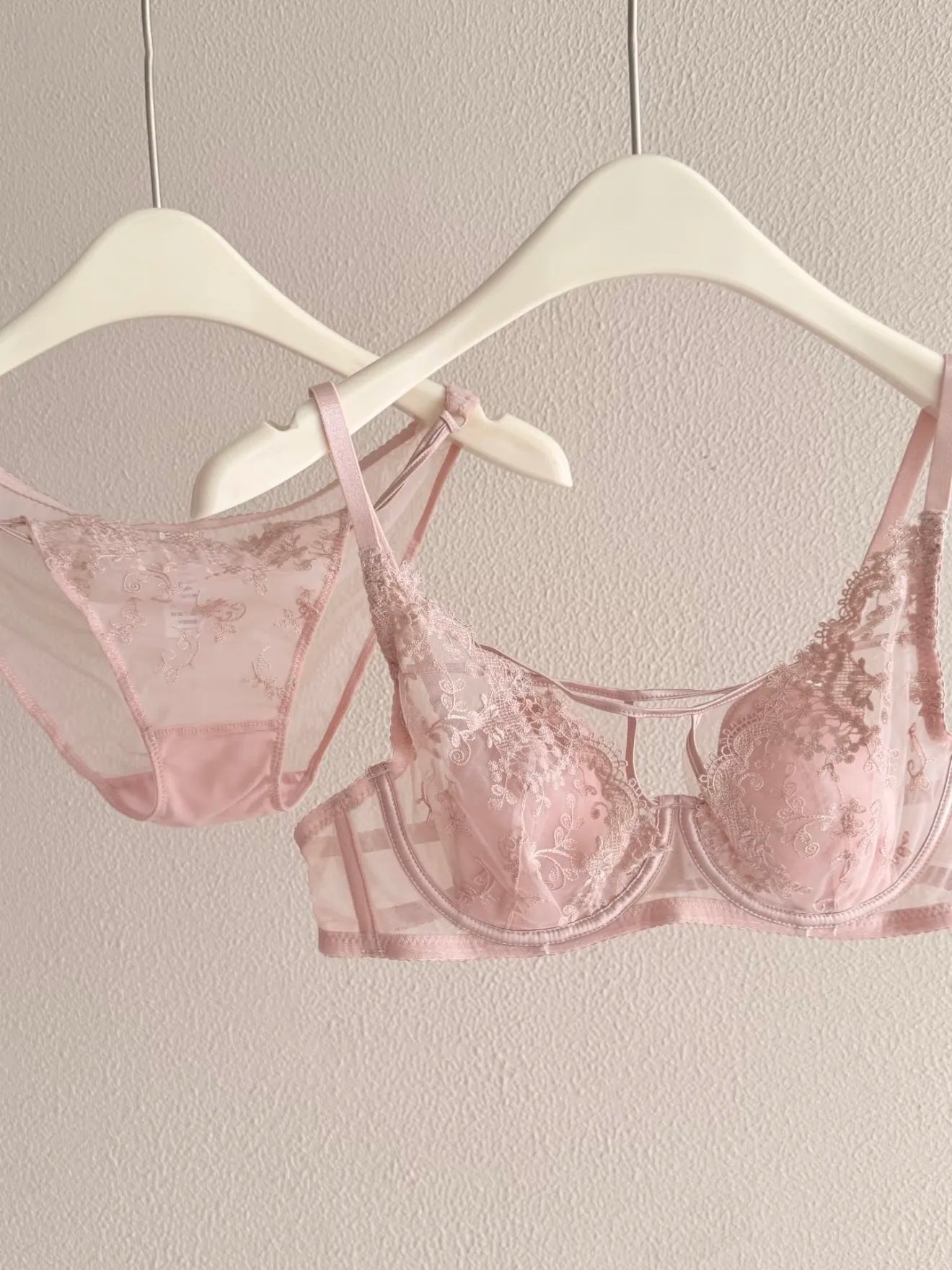 French Lace Women's Lingerie Set