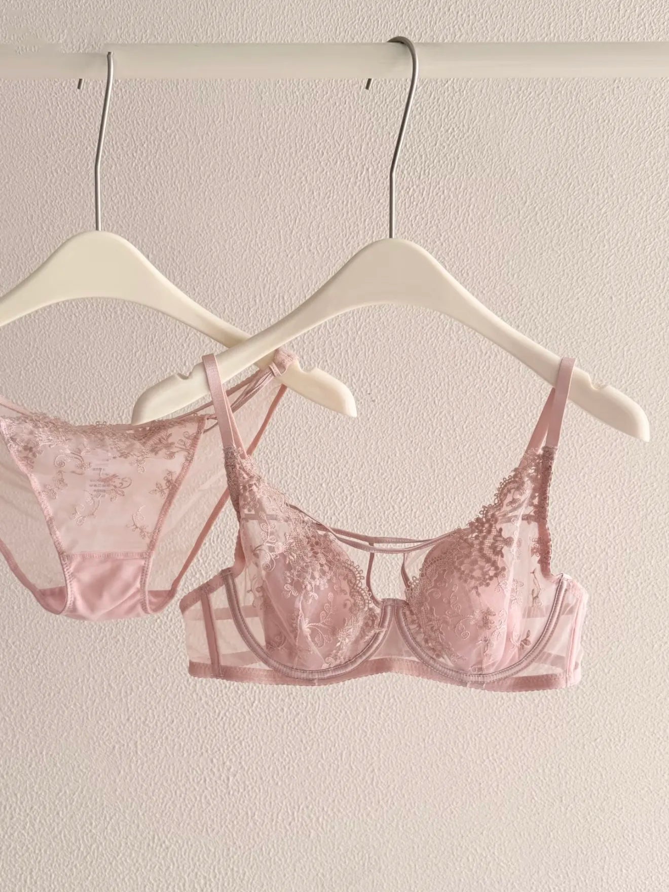 French Lace Women's Lingerie Set