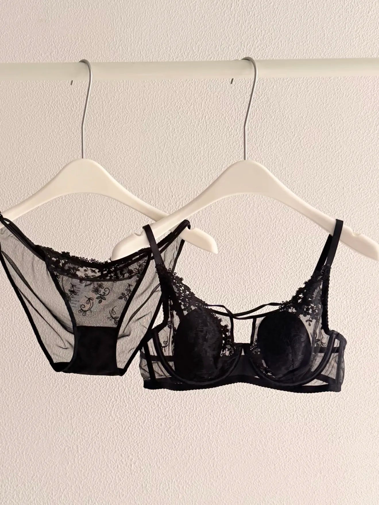 French Lace Women's Lingerie Set