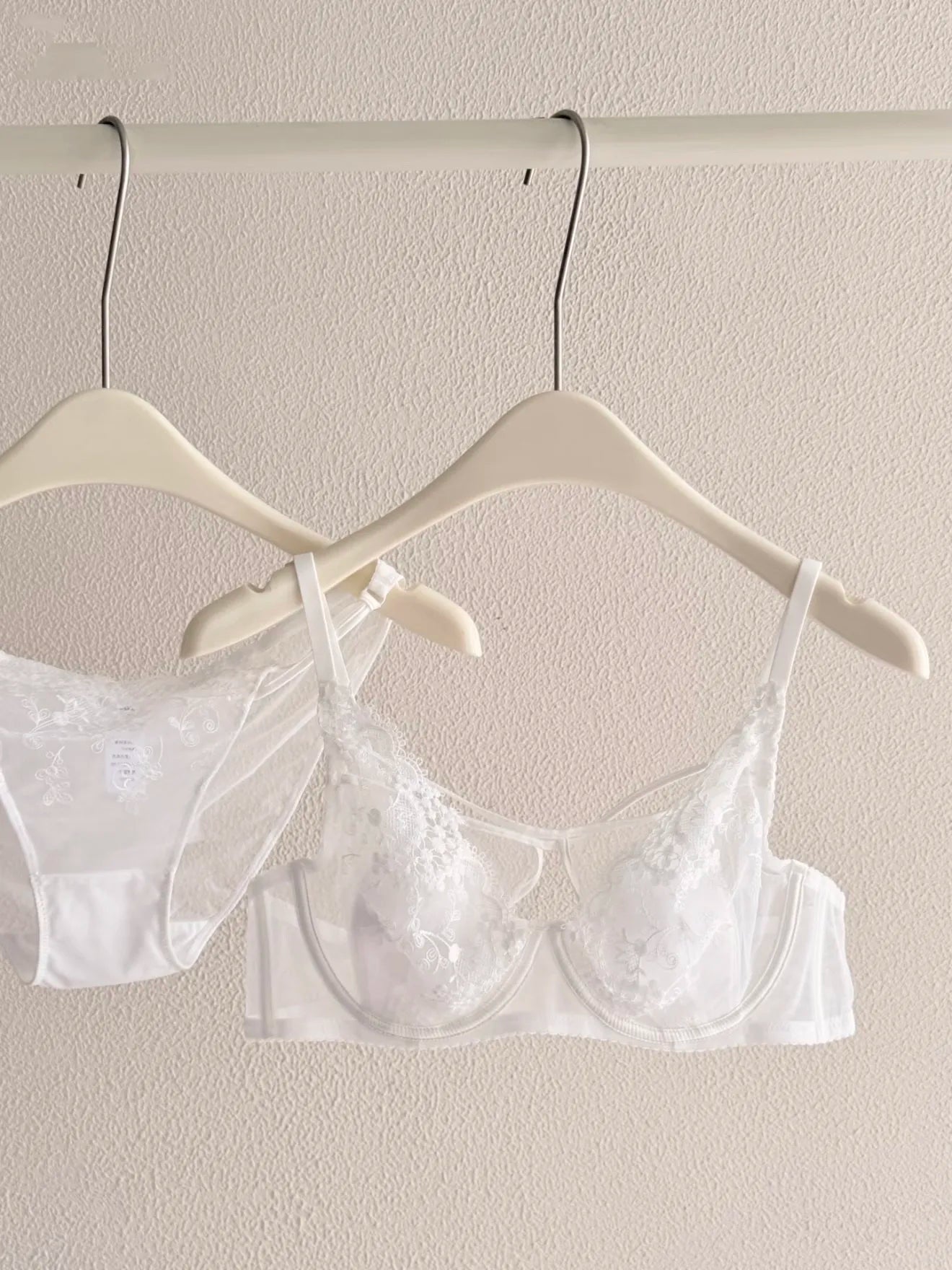 French Lace Women's Lingerie Set