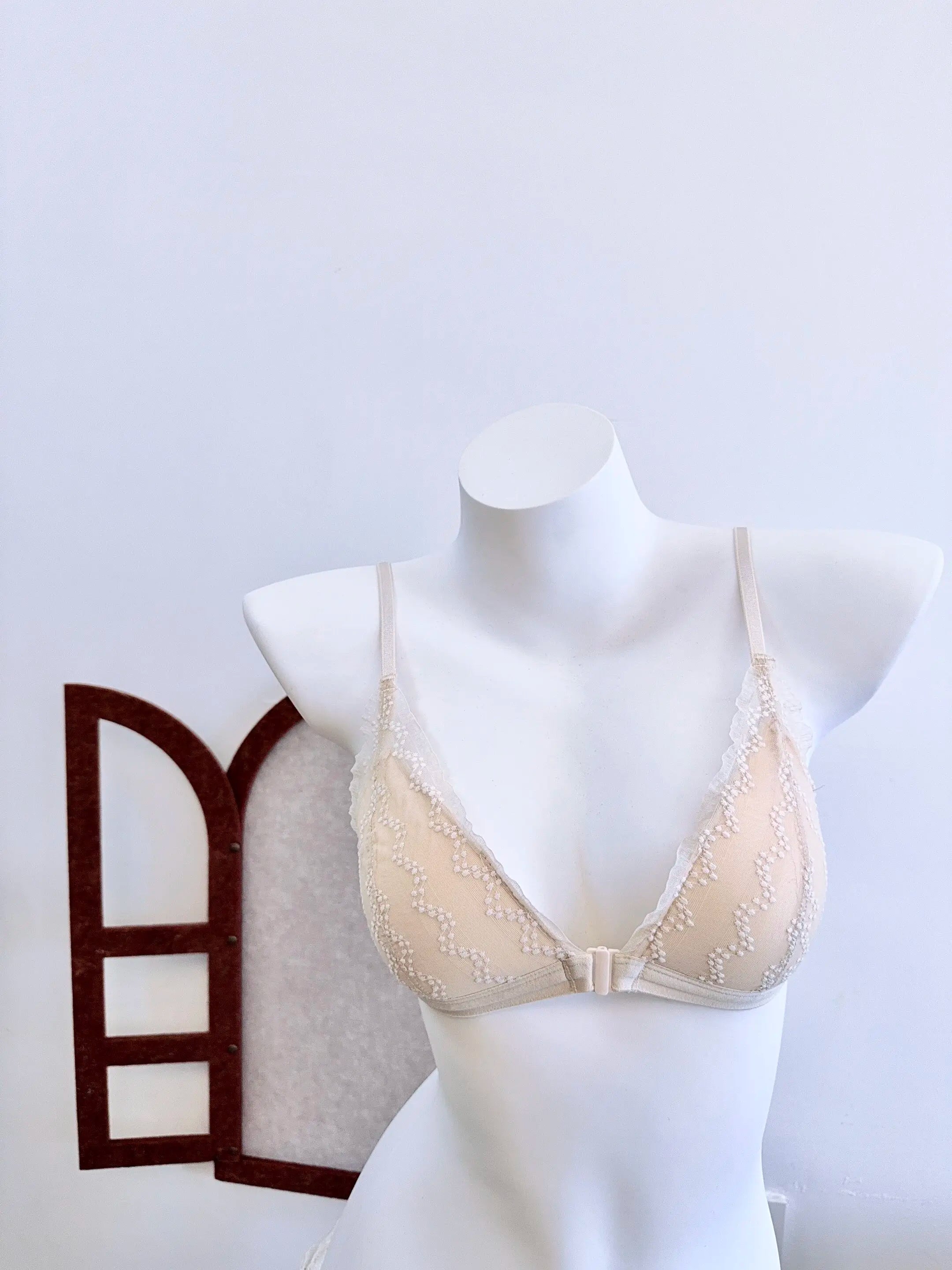 French Seamless Front-Closure Lingerie Set