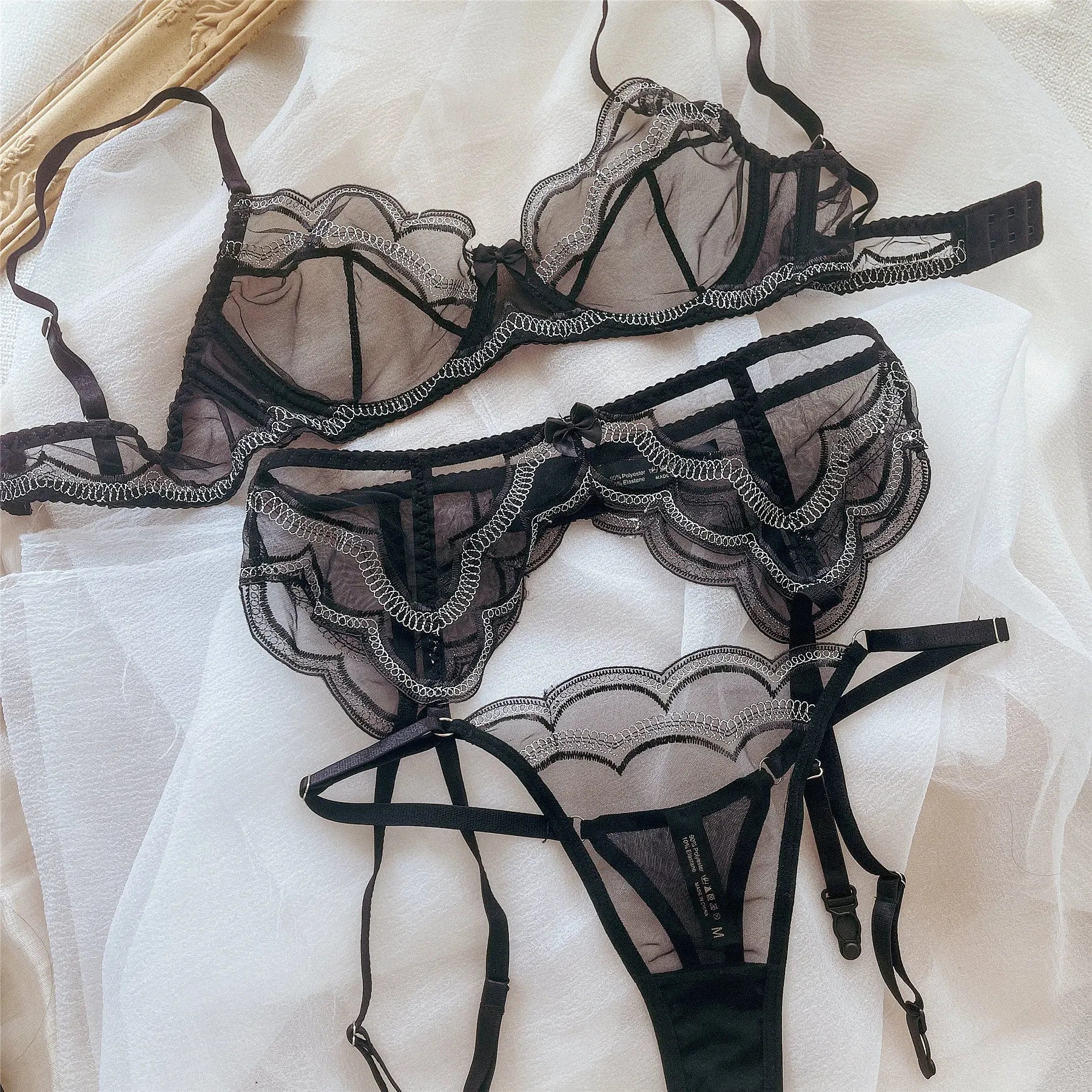French Style Sexy Lace Underwire Embroidered Bra Set