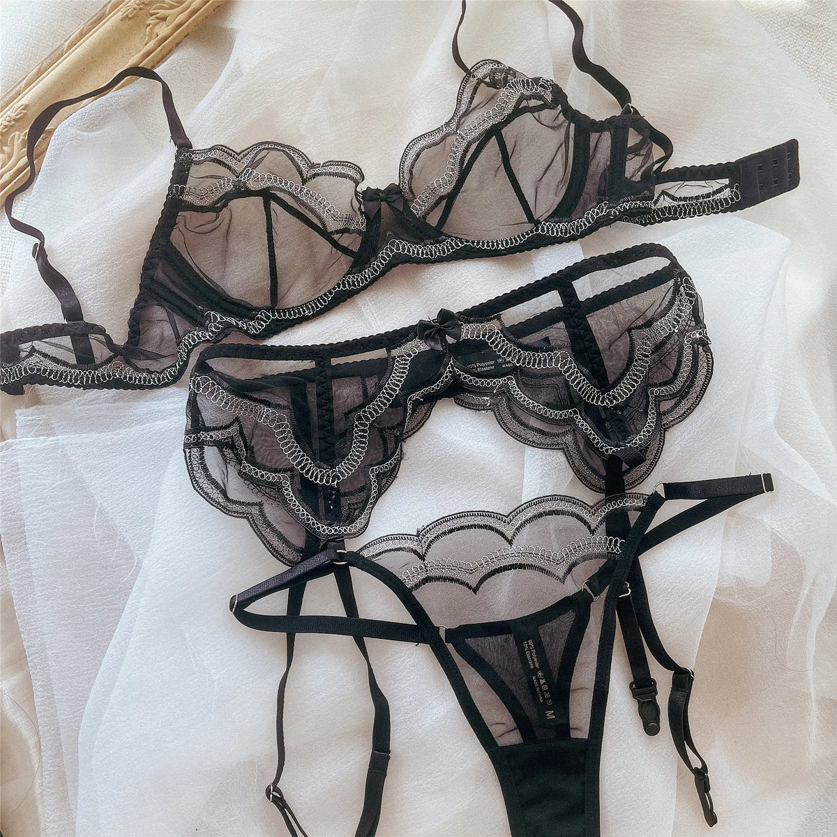 French Style Sexy Lace Underwire Embroidered Bra Set
