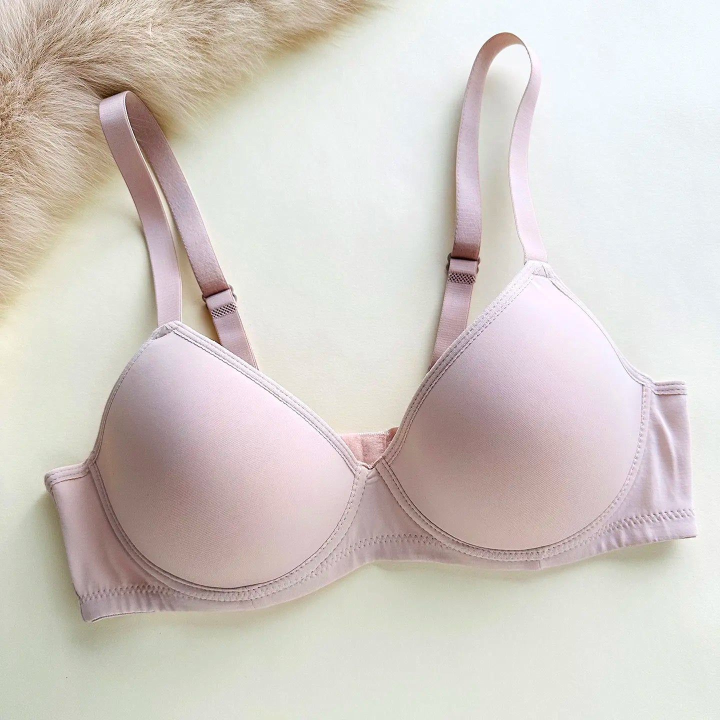 French-style minimalist lightweight bra with underwire