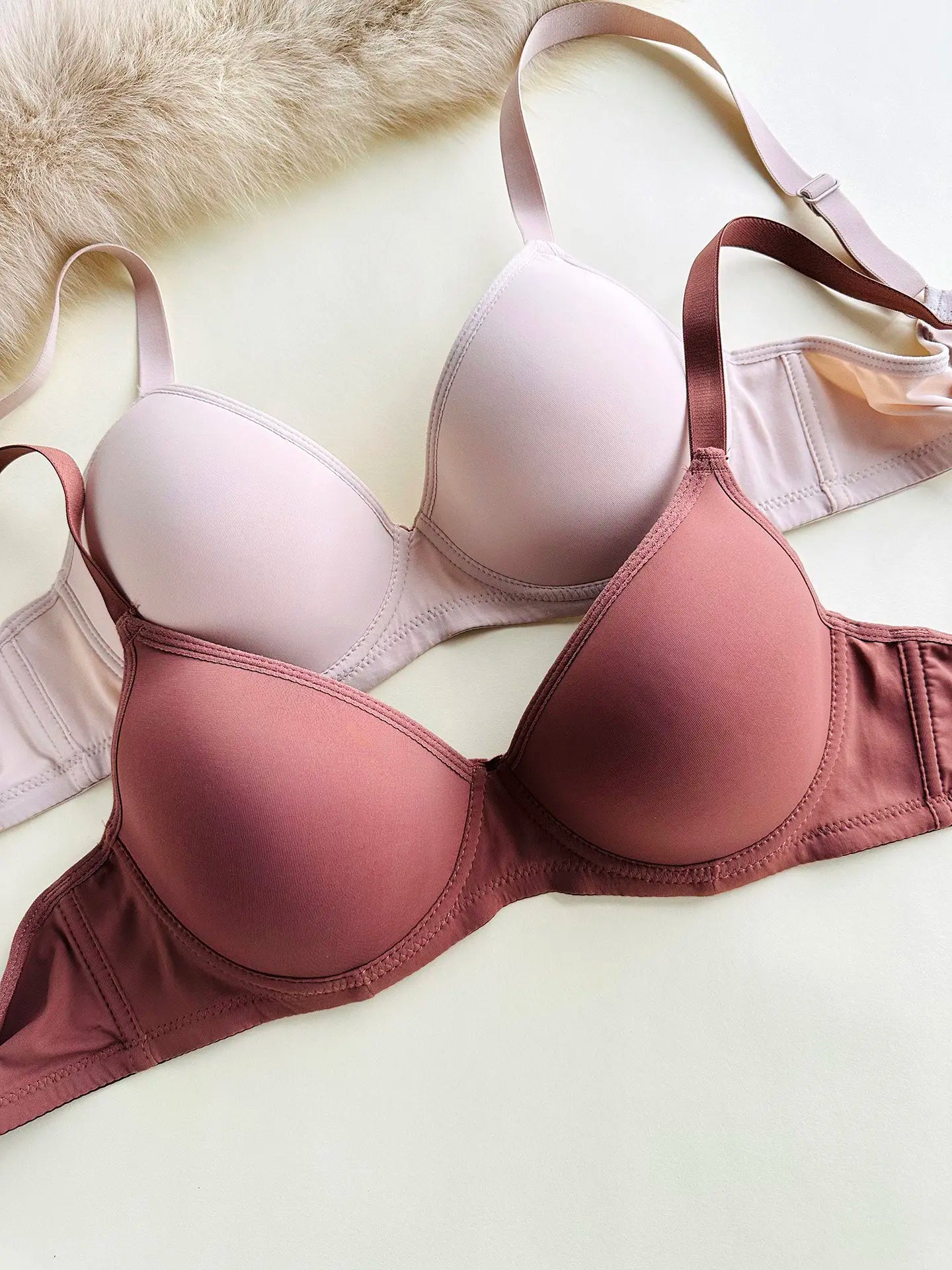 French-style minimalist lightweight bra with underwire