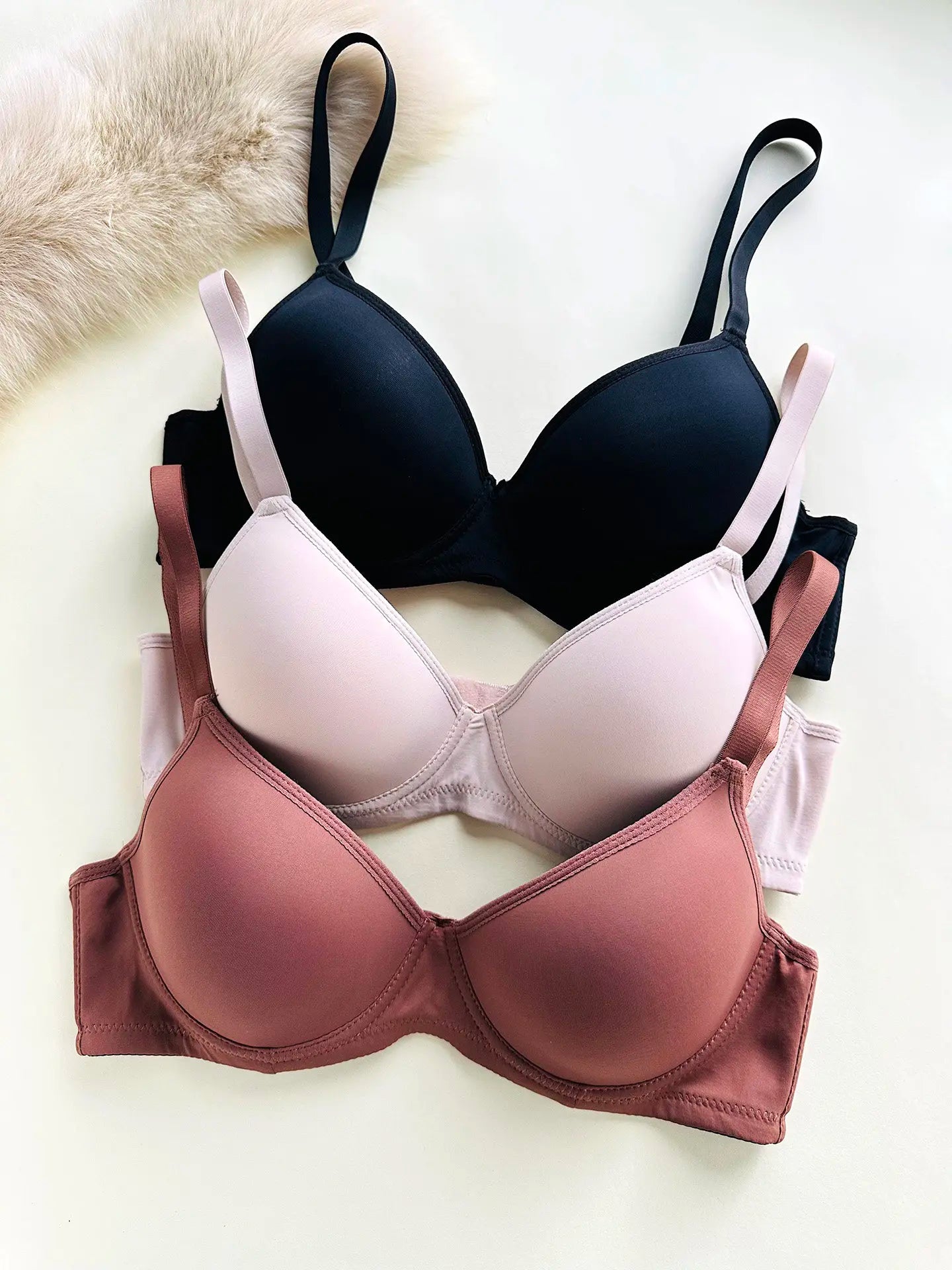 French-style minimalist lightweight bra with underwire