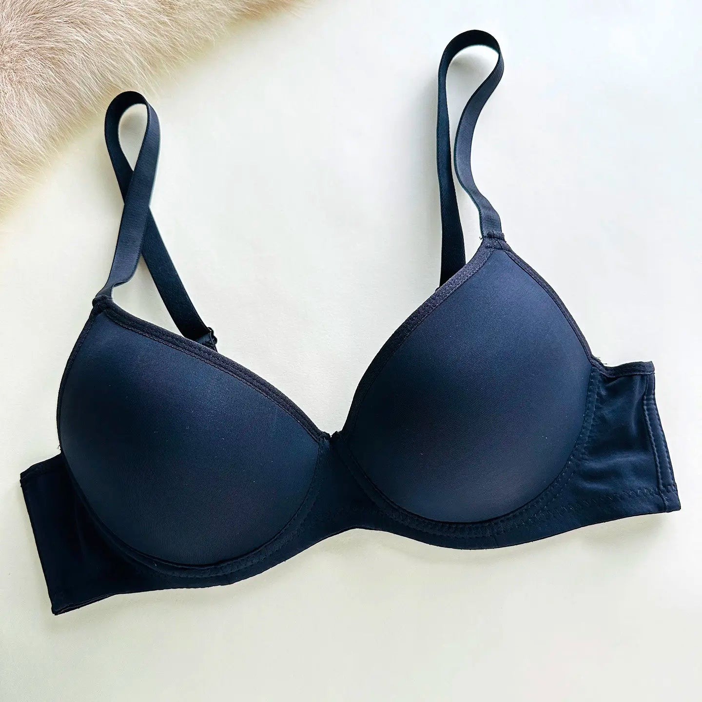French-style minimalist lightweight bra with underwire
