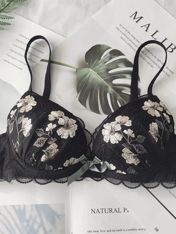 Japanese-style floral lace lingerie set