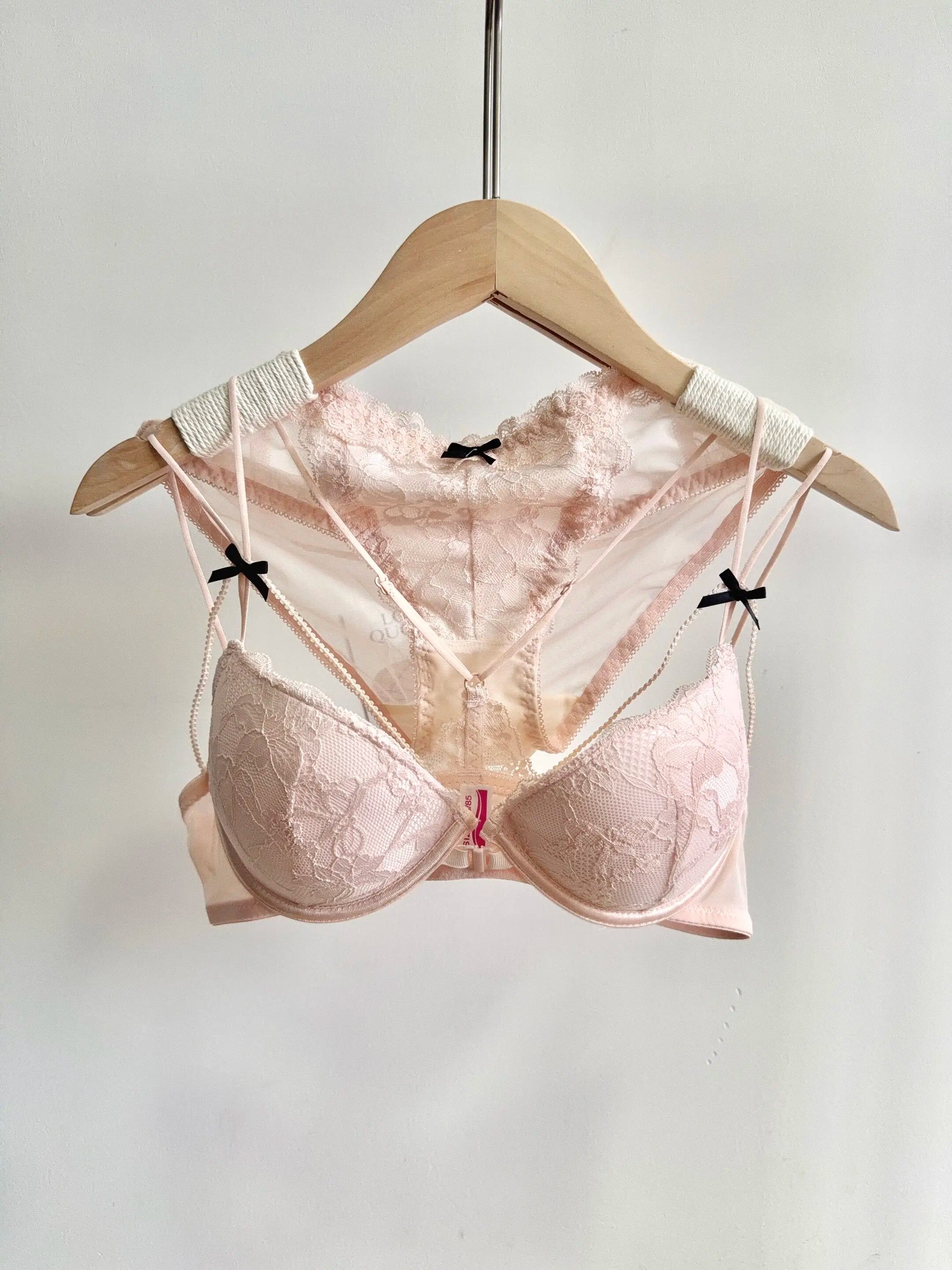 Lace Romantic Pure Desire Style Front-Closure Bra
