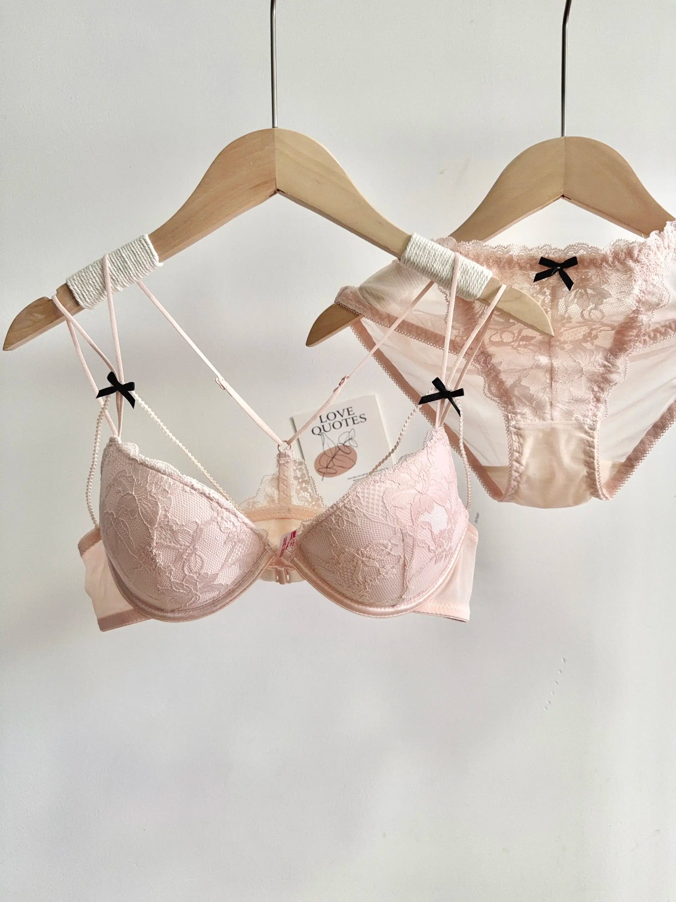 Lace Romantic Pure Desire Style Front-Closure Bra