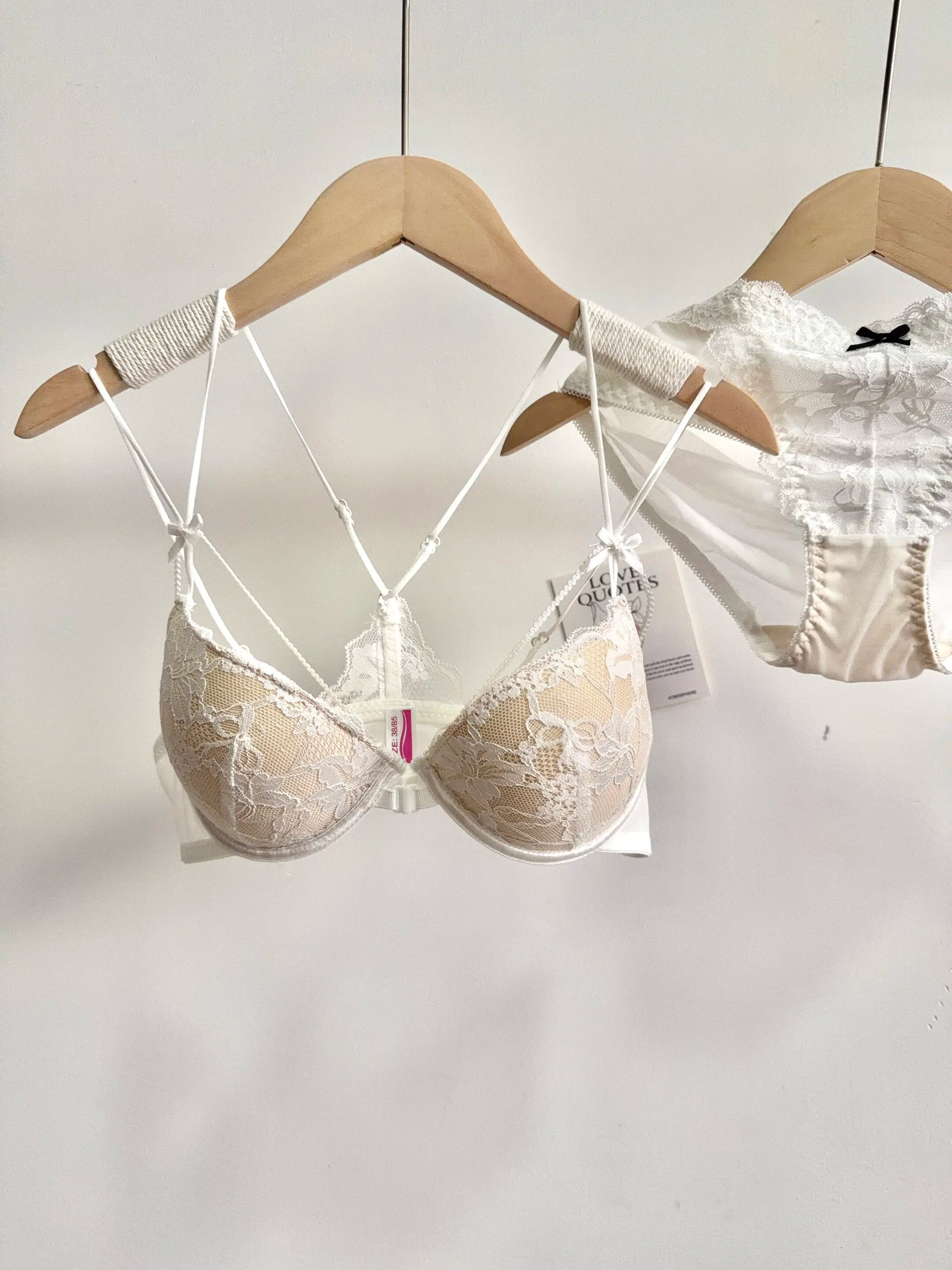 Lace Romantic Pure Desire Style Front-Closure Bra
