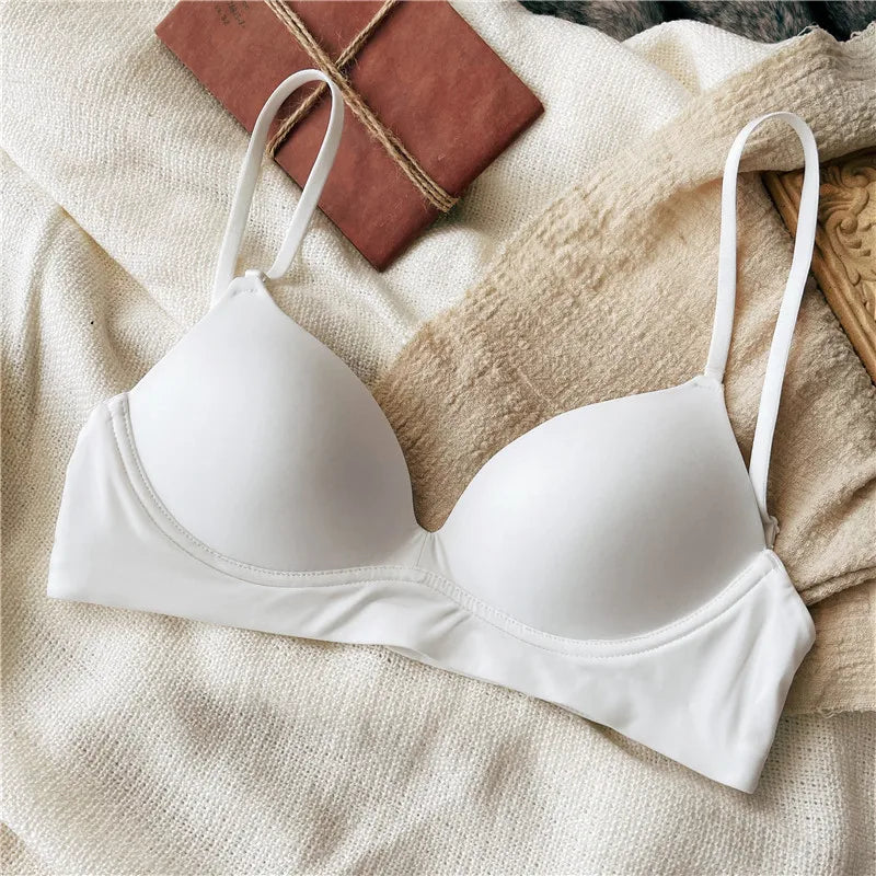 Lightweight breathable wireless bra