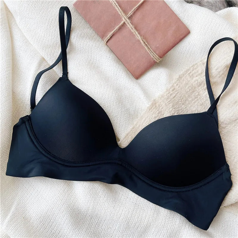 Lightweight breathable wireless bra