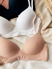 Lightweight breathable wireless bra