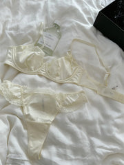 Niche satin lace sexy thin section lingerie breifs suit women up support show small gathered bra Set