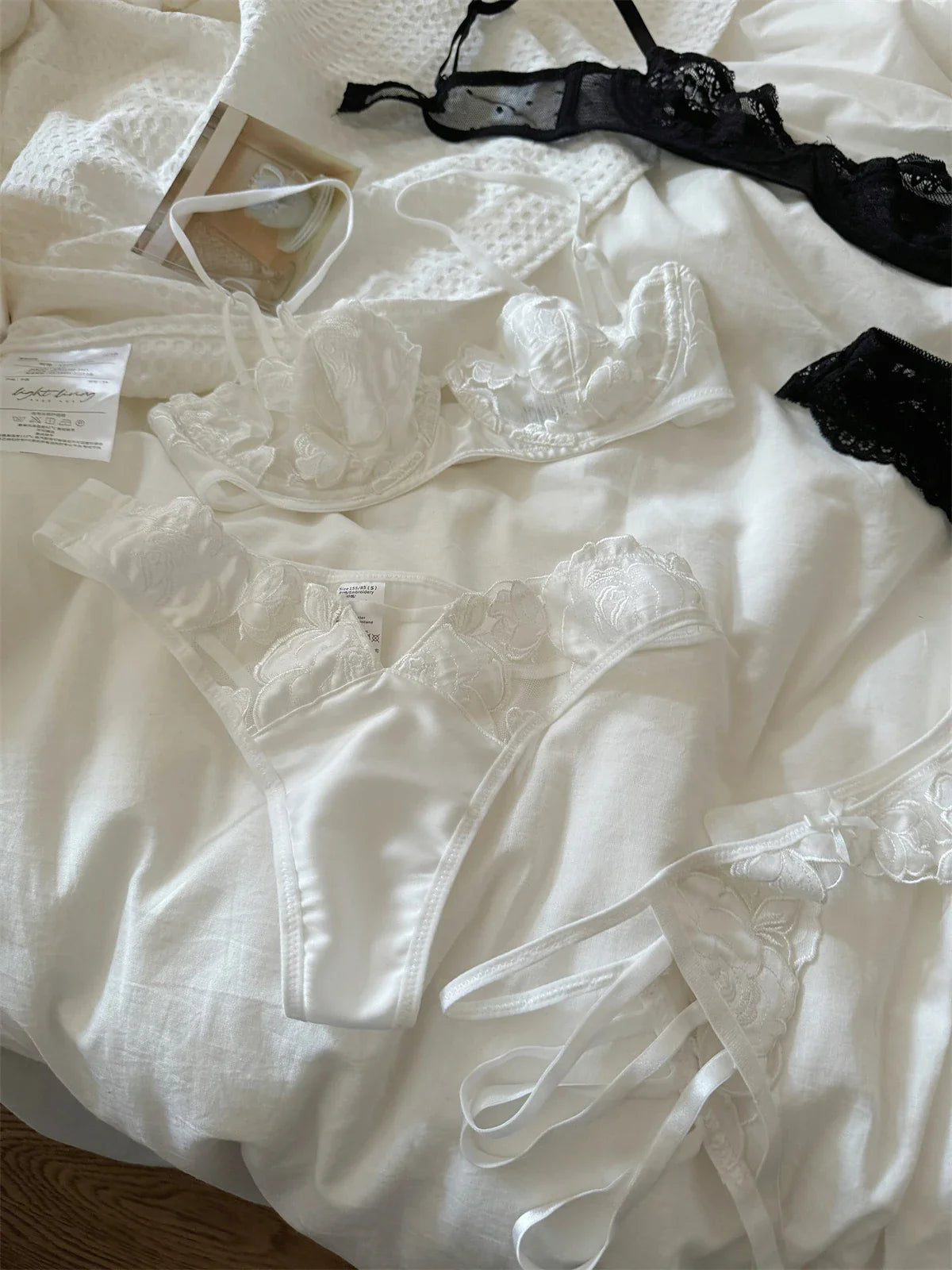 Pure white three-piece lingerie with briefs ultra-thin lace flower embroidery gathered Underwear