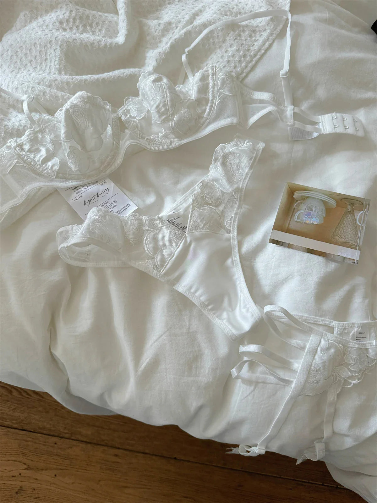 Pure white three-piece lingerie with briefs ultra-thin lace flower embroidery gathered Underwear