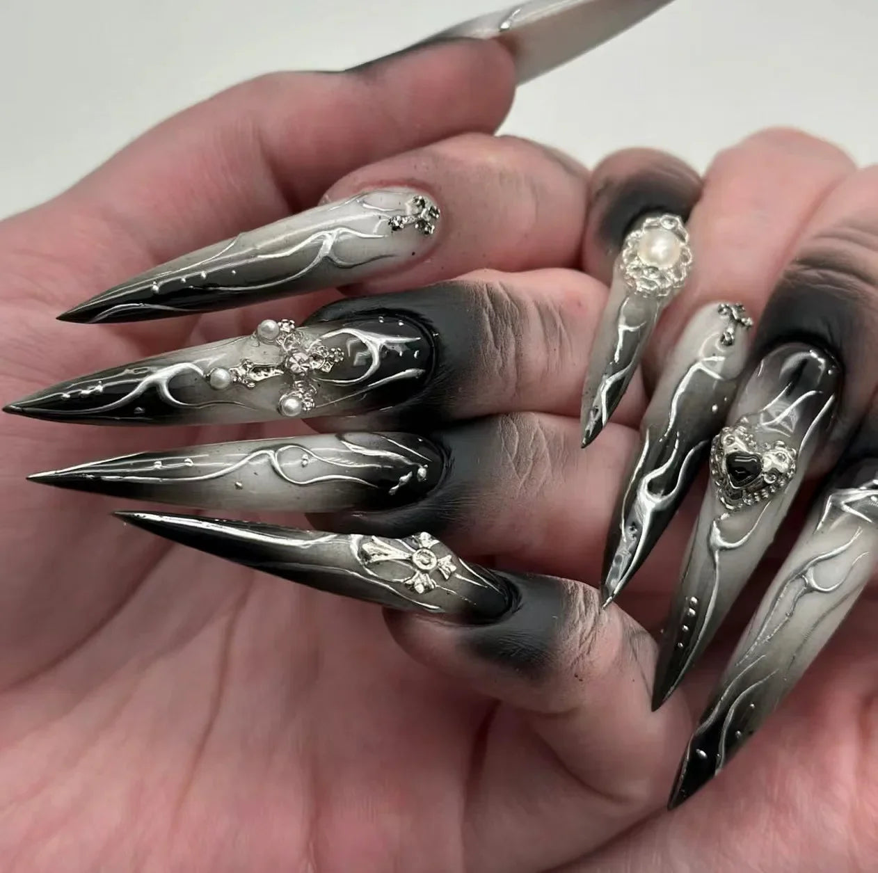 Red Y2K Wearable Nail Art Chic Silver Butterfly Love Metal Bead Almond False Nails Detachable Finished Fake Nails Press on Nails