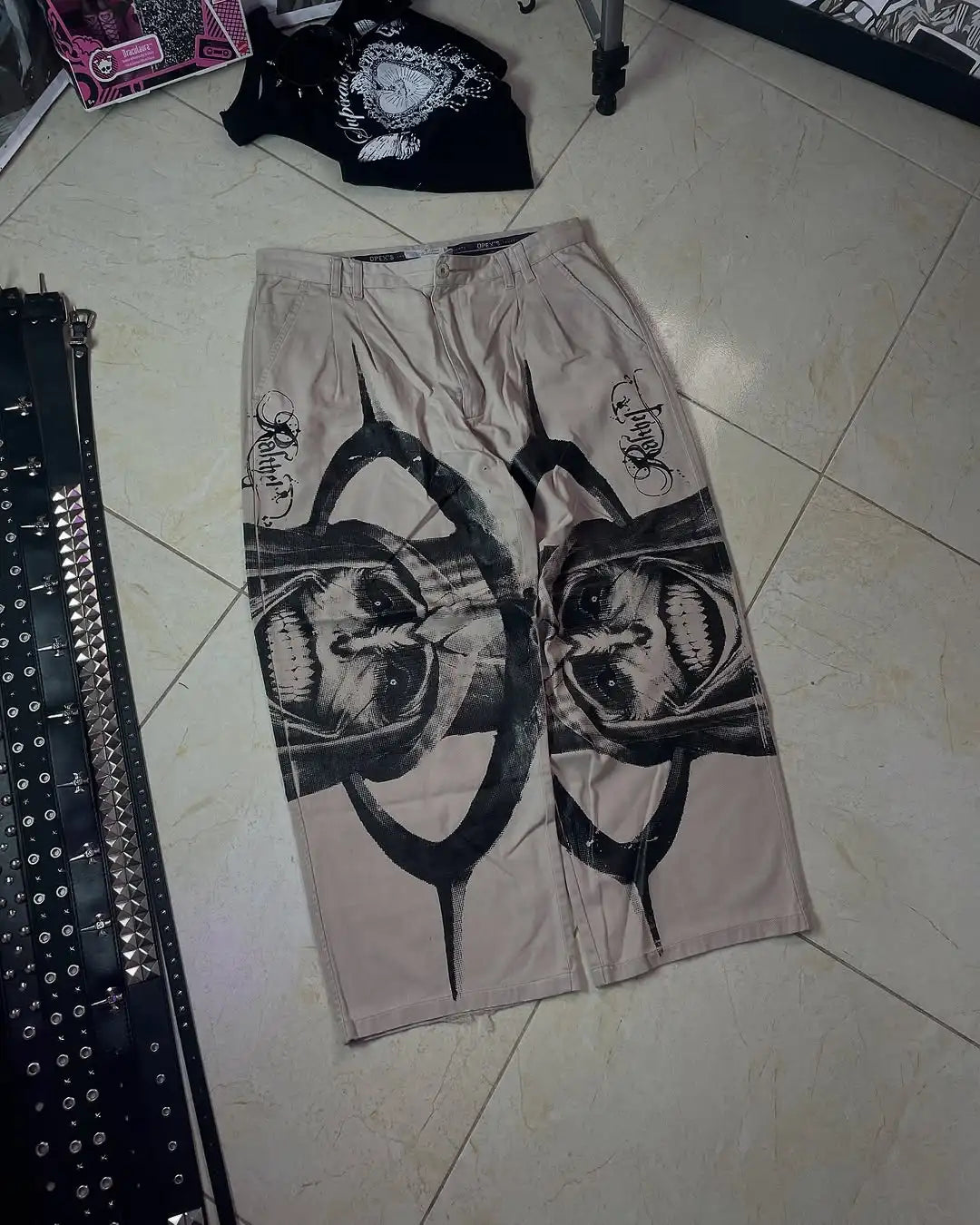 Y2K Goth Streetwear Cargo Pants Beige Wide Leg Trousers with Red Floral Graffiti Print Loose Fit Casual Punk Hip Hop Bottoms