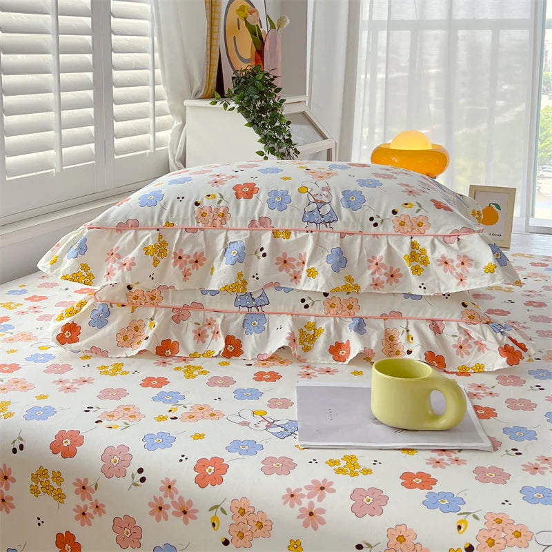 A pair of cotton printed pillowcases with ruffled edges, garden body pillowcases, bed pillowcases