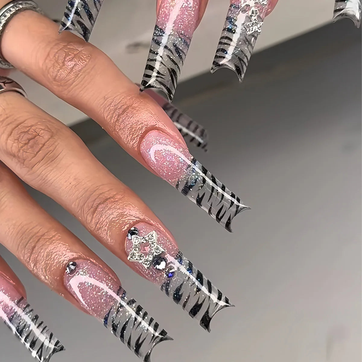 24pcs Rhinestones Full Cover Nail Art Datachable Glitter French Press on Nails Tip Flower Long Square Fake Nail Pink False Nails