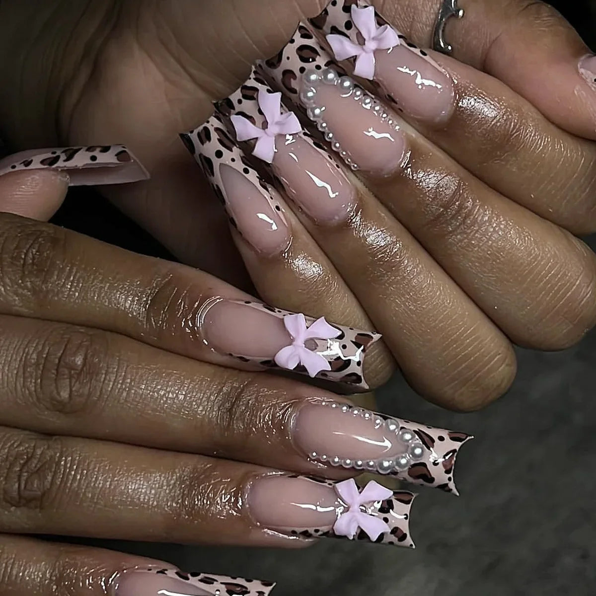 24pcs Rhinestones Full Cover Nail Art Datachable Glitter French Press on Nails Tip Flower Long Square Fake Nail Pink False Nails