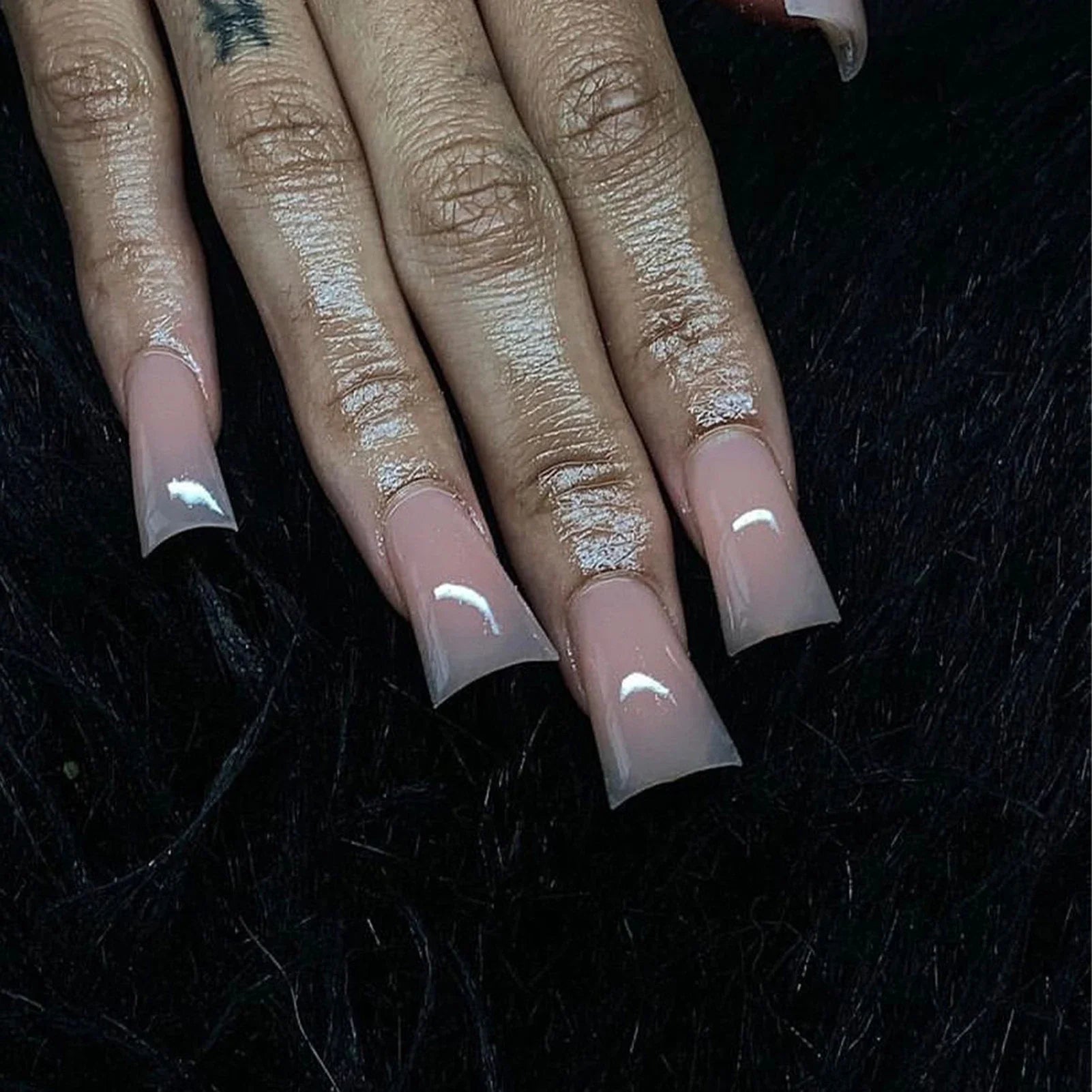 24pcs Duckbill Shaped Fake Nails Gold Butterfly Rhinestone Design False Nail Tips Wearable Full Cover French Press on Nails