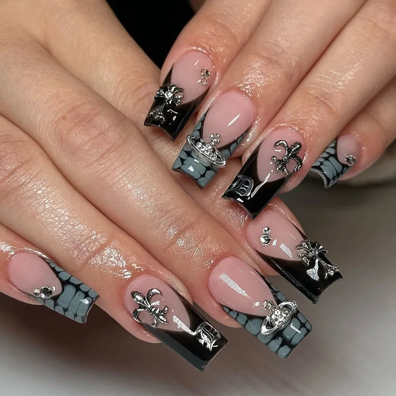 24pcs Glossy Black Fake Nails
