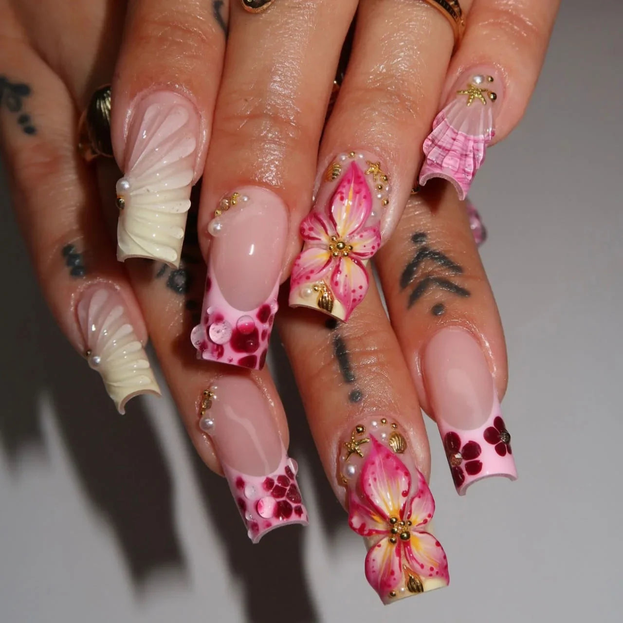 24pcs Fresh Long Coffin Fake Nails Yellow French Style Flower Printed Metal Butterfly Designs Press On Nails False Nail