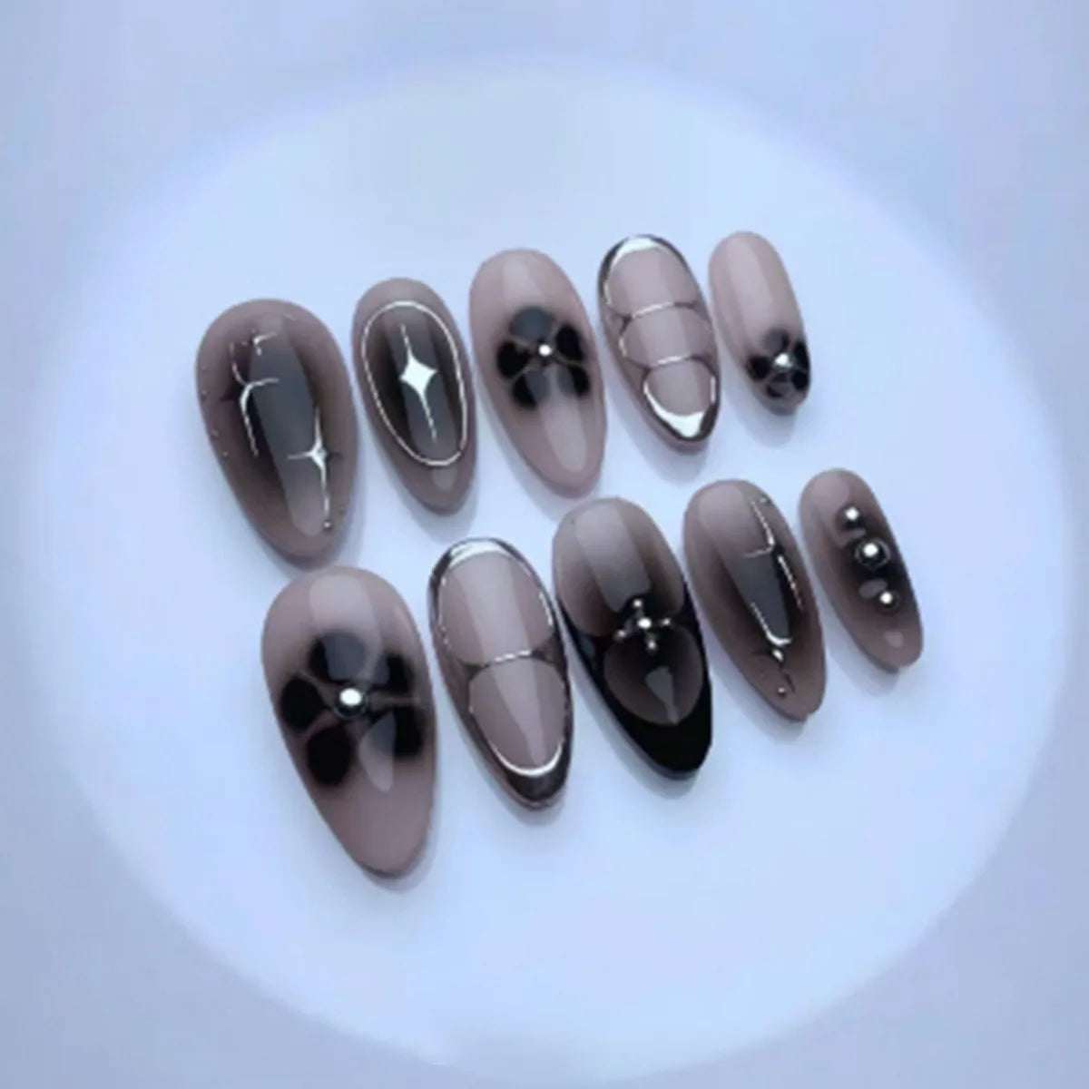 24pcs Short Almond False Nail Art Starlight Rhinestone Design Nails Tip Green Full Cover Nail Set Datachable Press on Fake Nails
