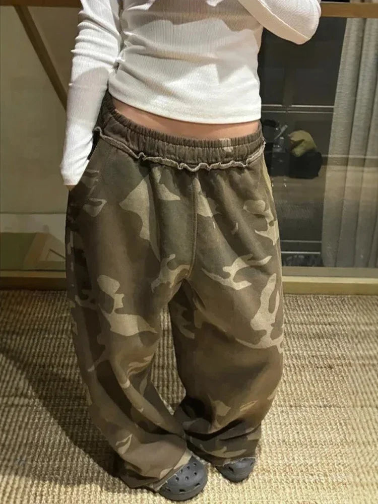 Army Green Camouflage Loose Sweatpants Stylish Street Straight Leg Sweatpants Harajuku Style Hip Hop Y2k Pants Streetwear