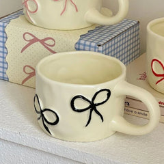 Bow shaped mug