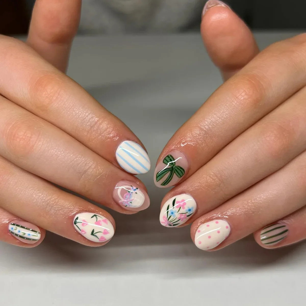 Short Round Head Fake Nails Sweet Strawberry Cherry Flower Bowknot Printed 24Pcs Press On Nails