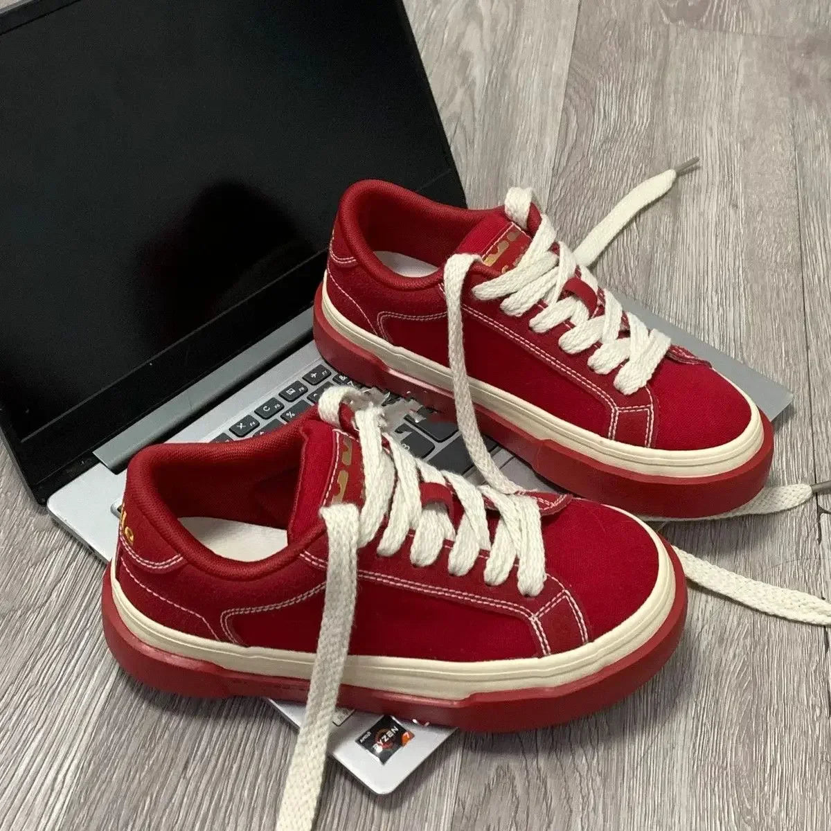 Vintage Red Canvas Low-top jogging Sneakers Casual Letter Embroidery Skateboard Shoes Students Flat outdoor trainers
