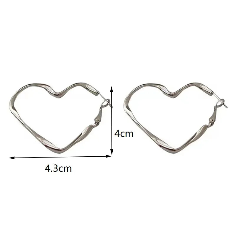 Trendy 1Pair Lovely Personality Exaggerated Hollow Heart Design Earring Cuff