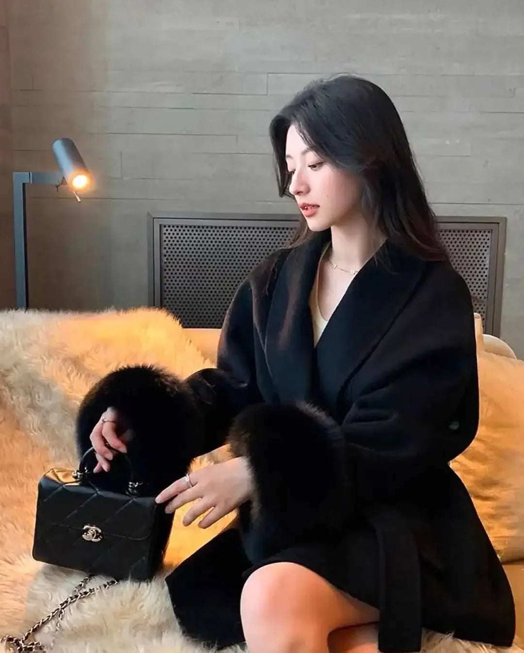 Americanable V-neck Lapel Furry Sleeves Lace-up Long-sleeved Woolen Coat Elegant Lace-up Long-sleeved Wool Coat