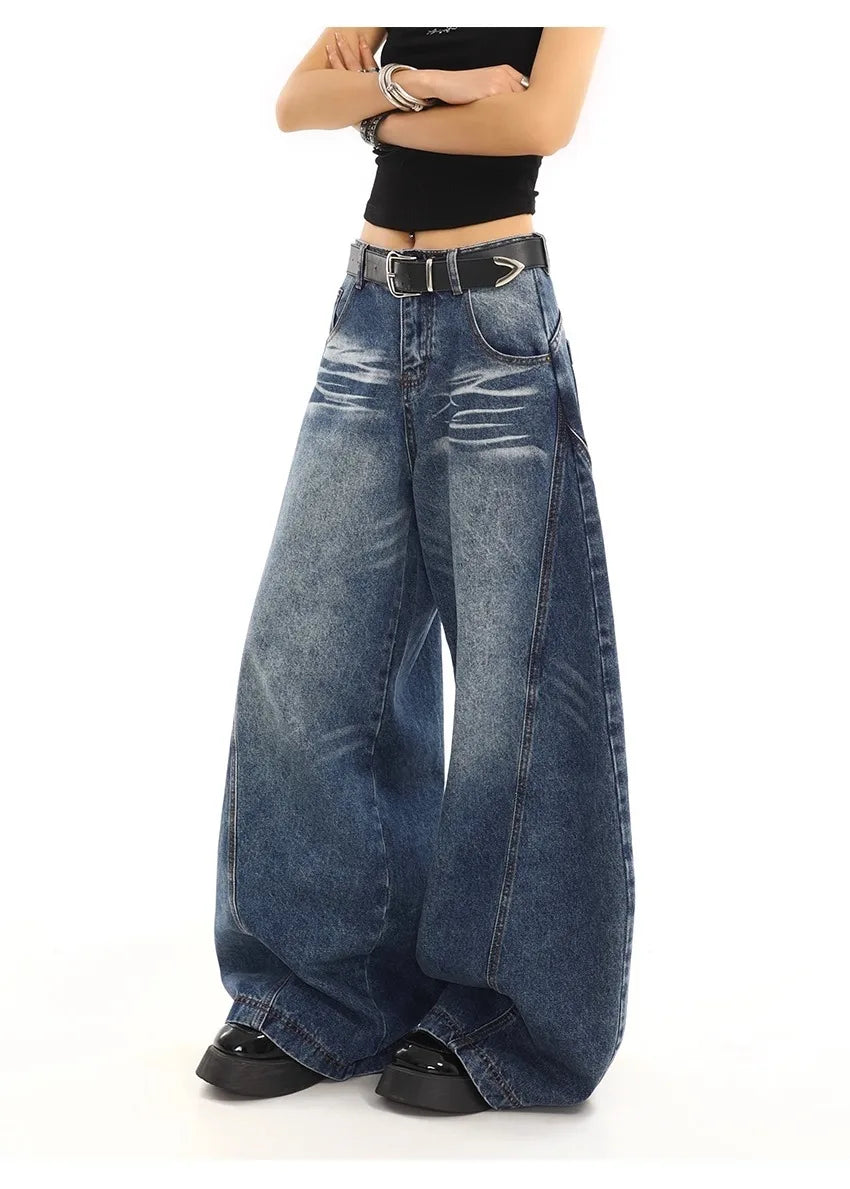 Scimitar-cut three-dimensional wide-leg jeans