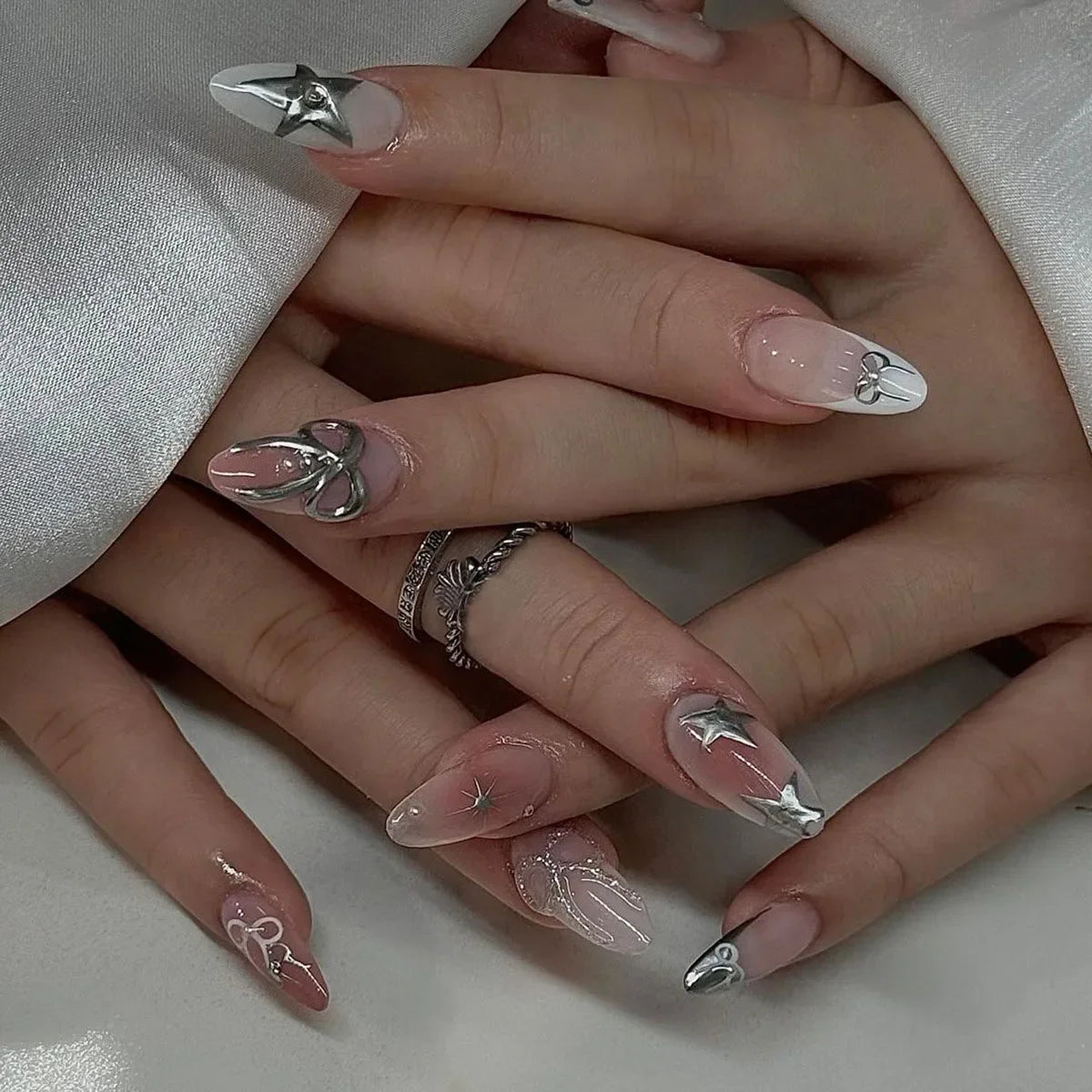 Red Y2K Wearable Nail Art Chic Silver Butterfly Love Metal Bead Almond False Nails Detachable Finished Fake Nails Press on Nails