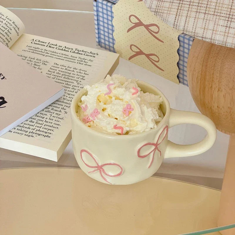 Bow shaped mug