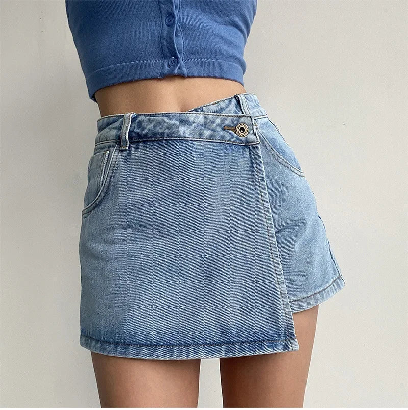 Elegant Slimming High-waisted A- line Denim Shorts Light Color Two-piece Illusion Design Slim Fit