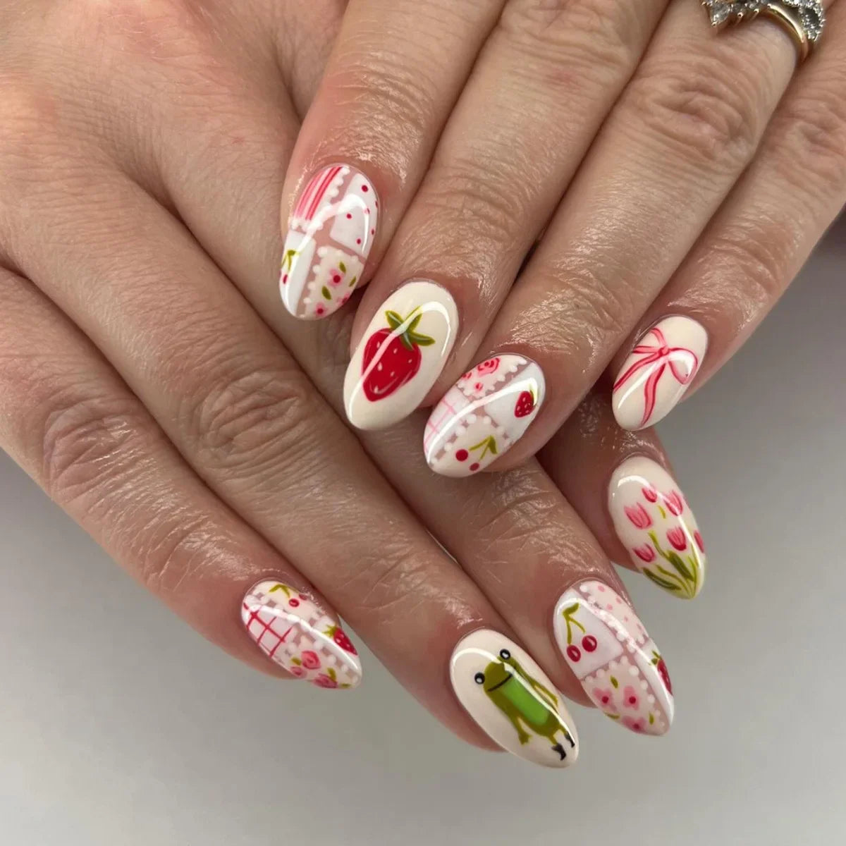 Short Round Head Fake Nails Sweet Strawberry Cherry Flower Bowknot Printed 24Pcs Press On Nails