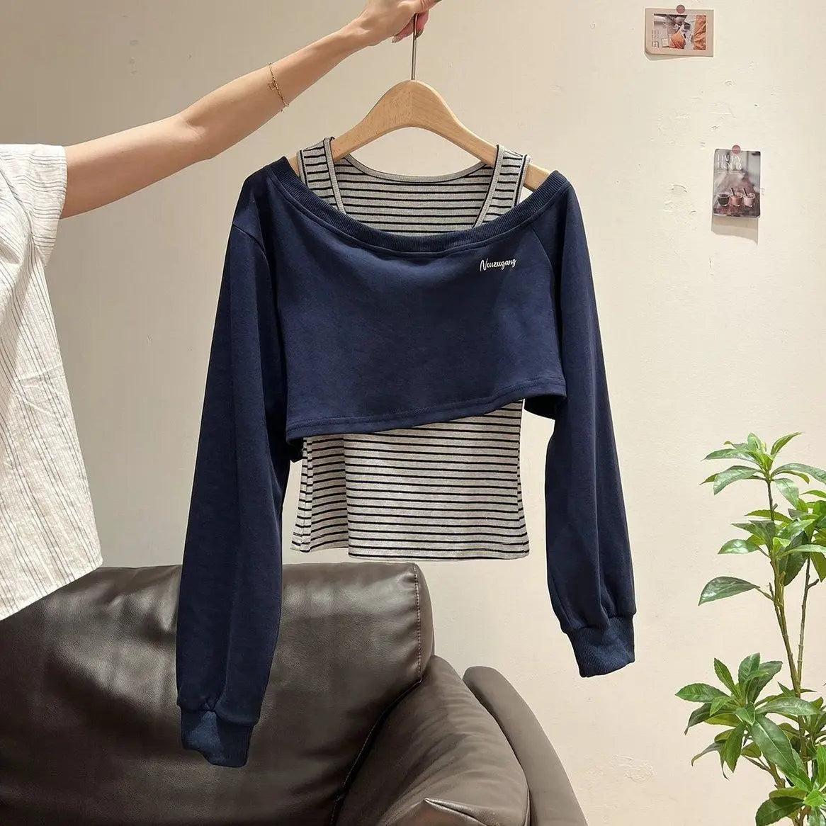 Xia Zhenhua Gray Off-shoulder Long-sleeved Striped Sweatshirt Design Matching Vest Two-piece Set